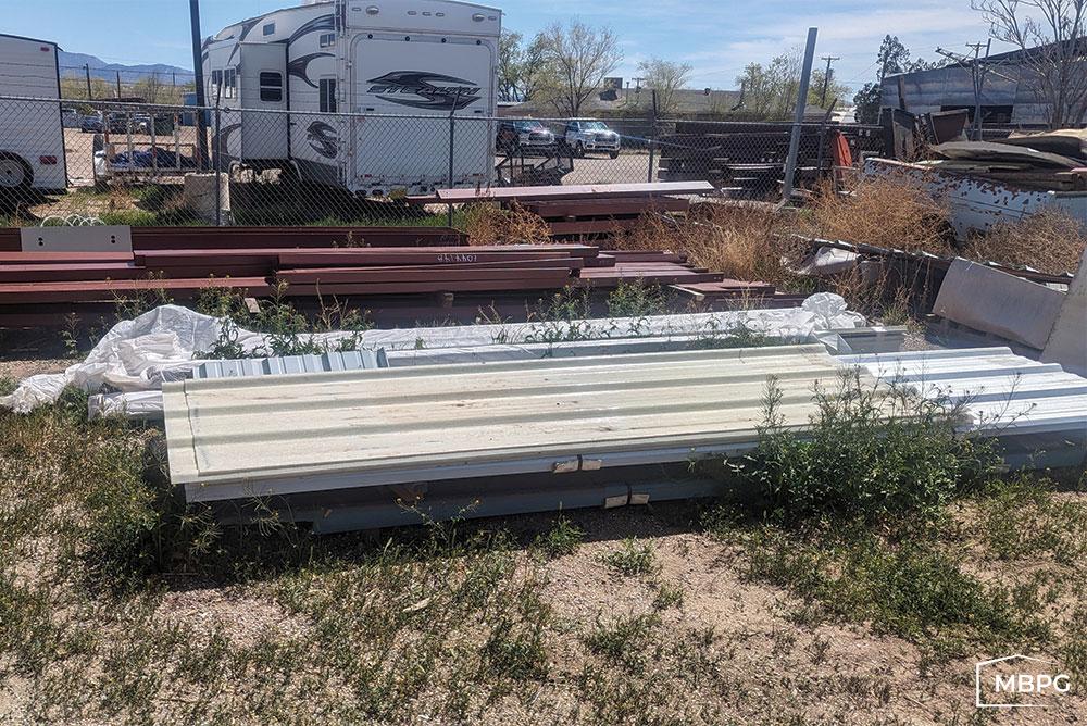 NM1772-1 Steel Building Parts on the Ground